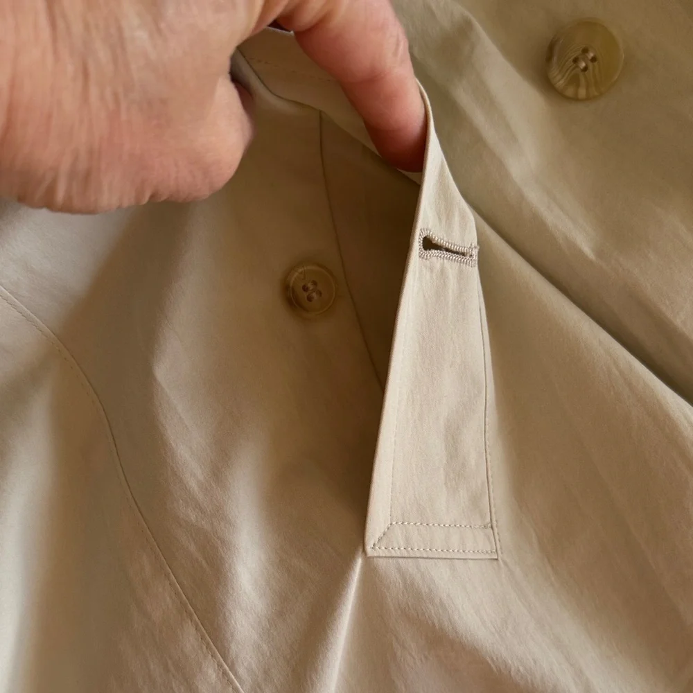 Vintage Burberry Beige Trench Coat with Classic Silhouette,size Large - Picture 15 of 16